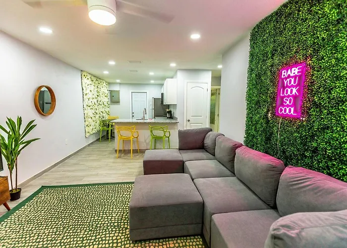 Garden-Inspired Stay, Walk To Bay & Downtown