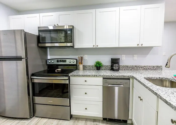 Garden-Inspired Stay, Walk To Bay & Downtown