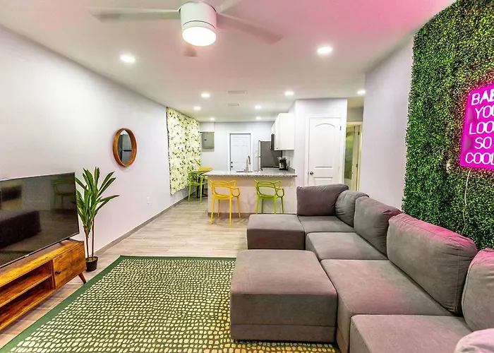 Garden-Inspired Stay, Walk To Bay & Downtown