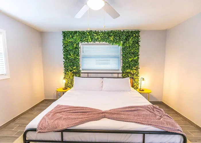 Garden-Inspired Stay, Walk To Bay & Downtown