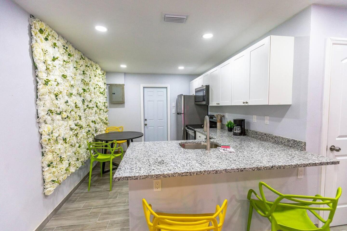 Garden-inspired Stay, Walk To Bay & Downtown *