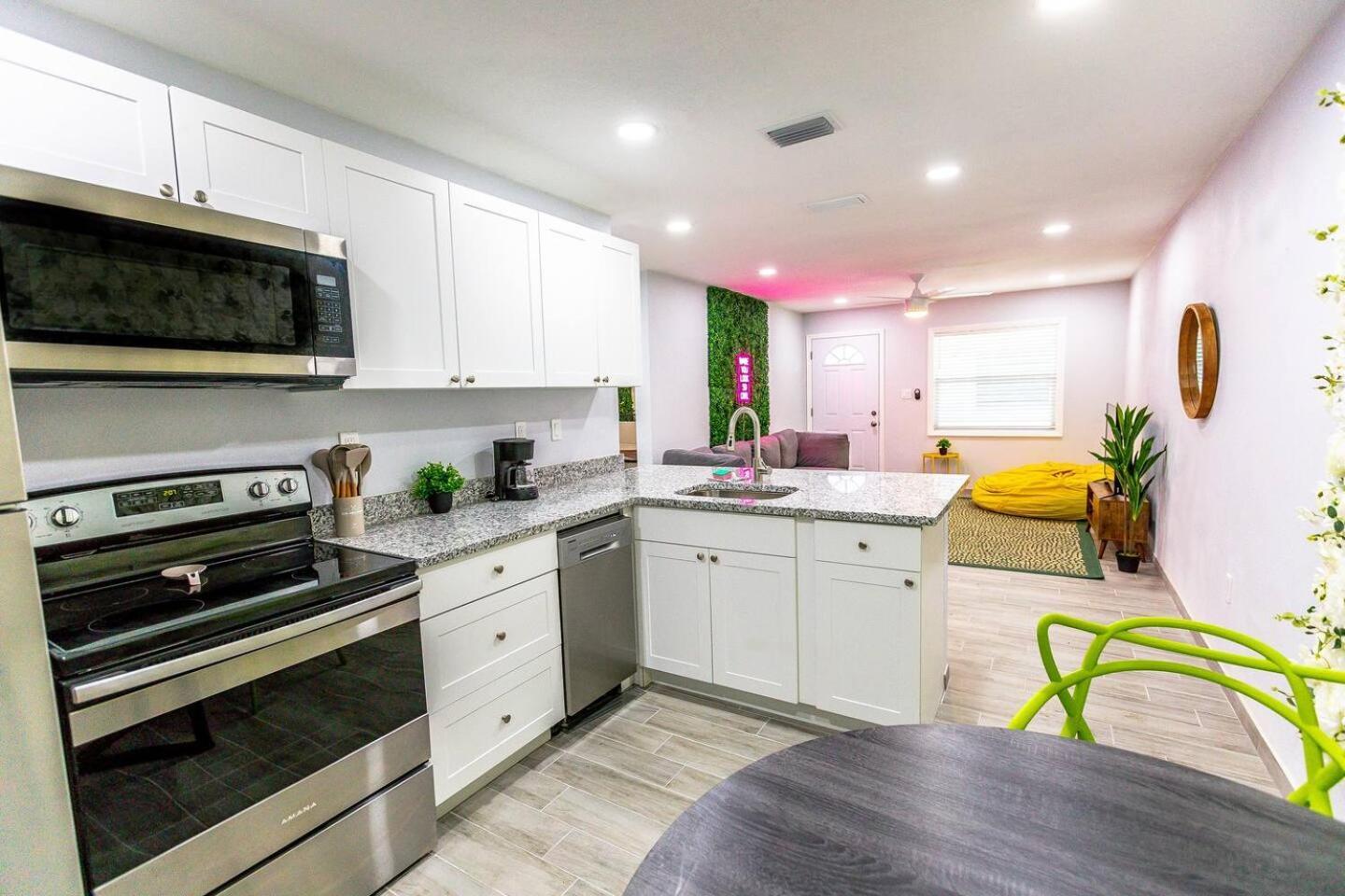 Garden-inspired Stay, Walk To Bay & Downtown