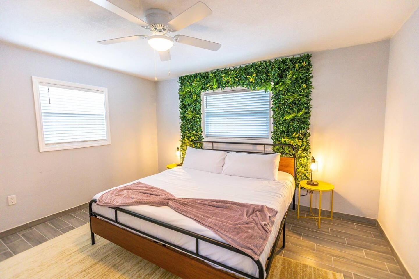 Holiday home Garden-inspired Stay, Walk To Bay & Downtown *