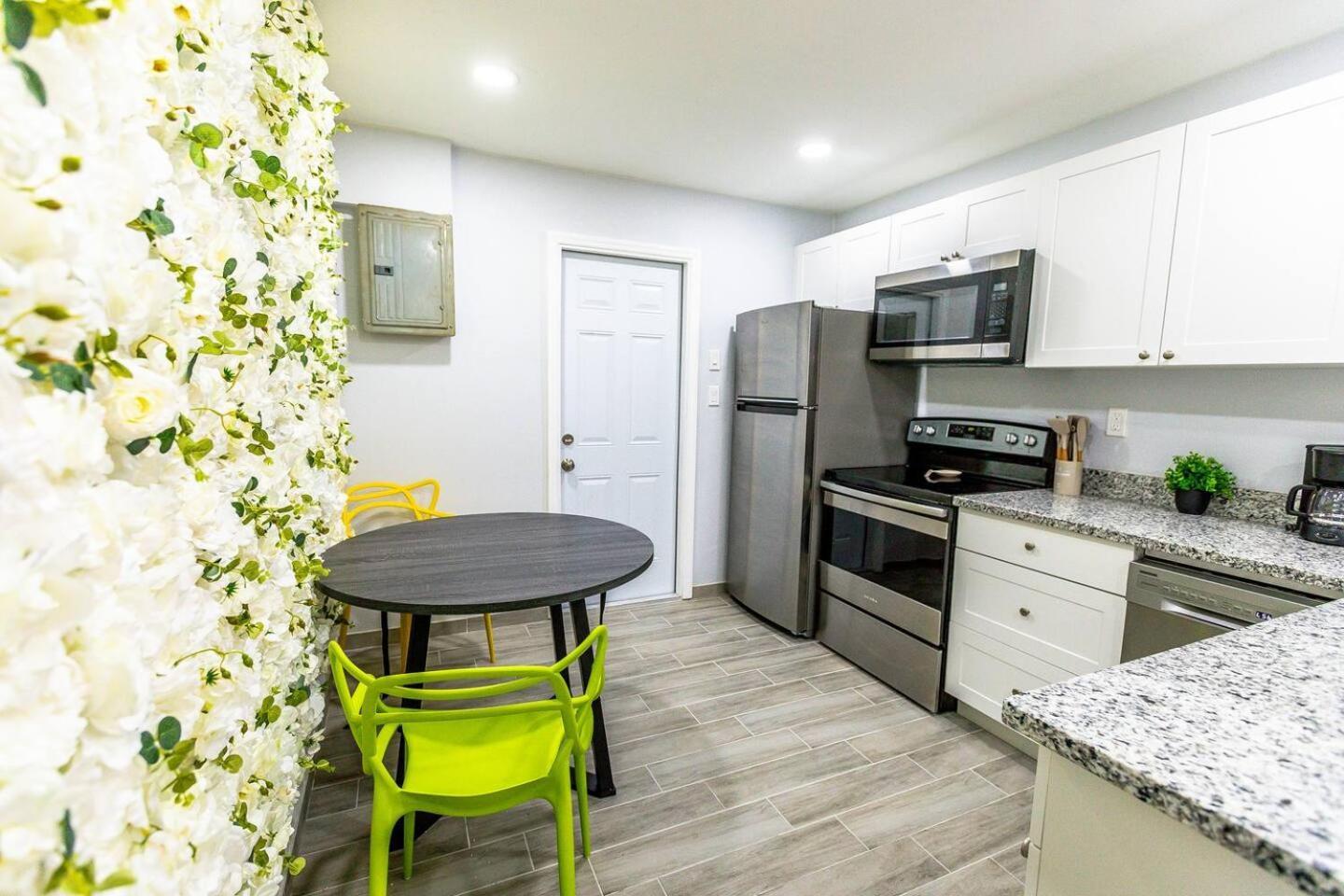 Garden-inspired Stay, Walk To Bay & Downtown