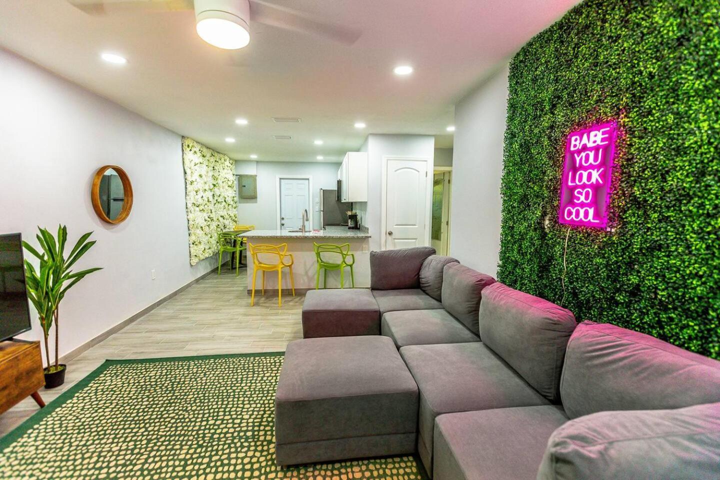 Garden-inspired Stay, Walk To Bay & Downtown Holiday home *