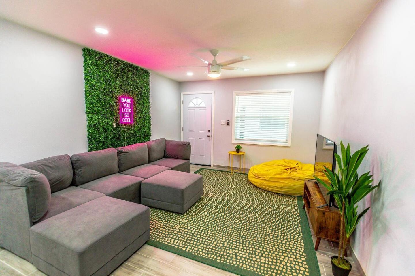 Holiday home Garden-inspired Stay, Walk To Bay & Downtown Sarasota
