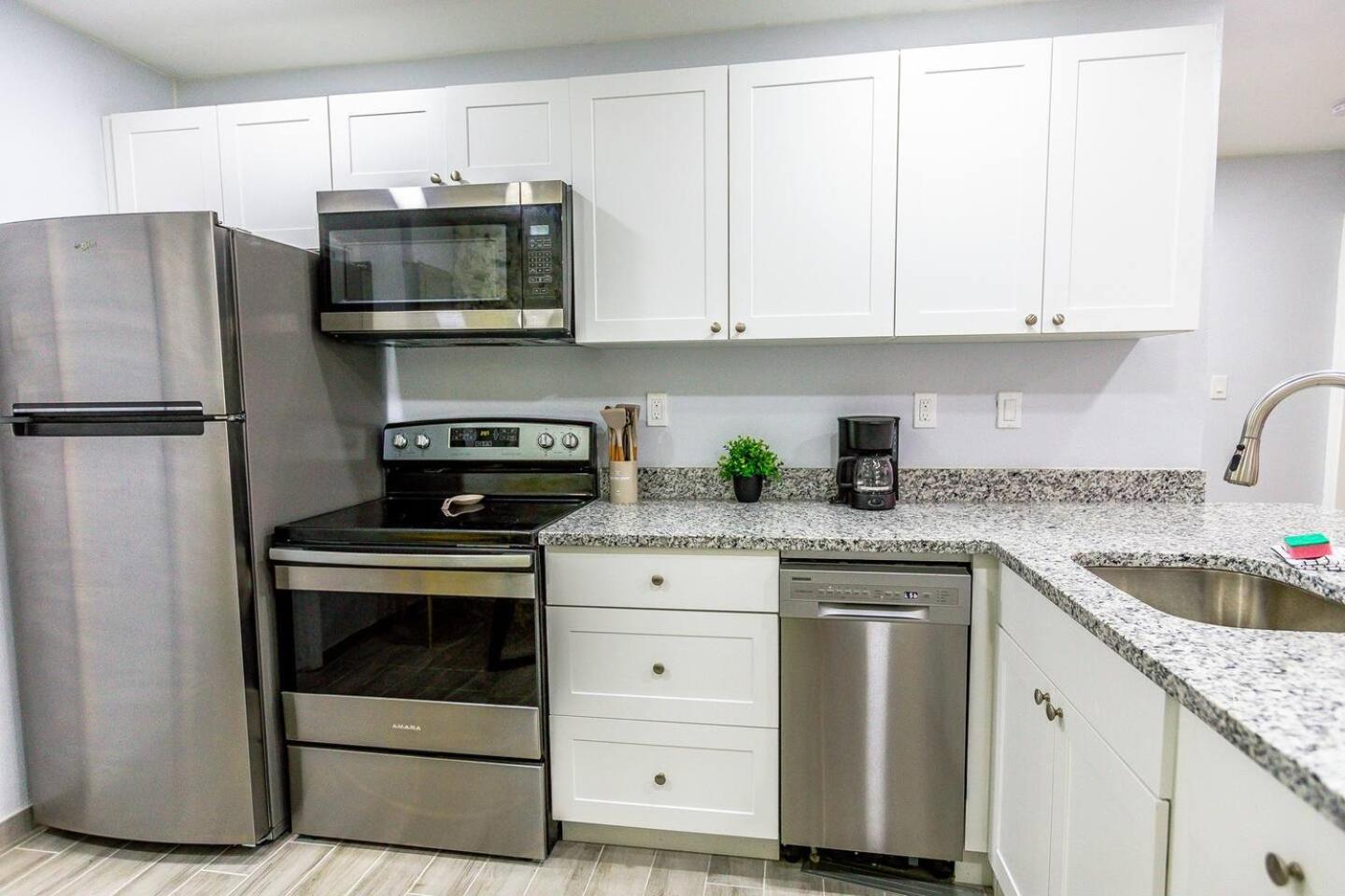 Holiday home Garden-inspired Stay, Walk To Bay & Downtown