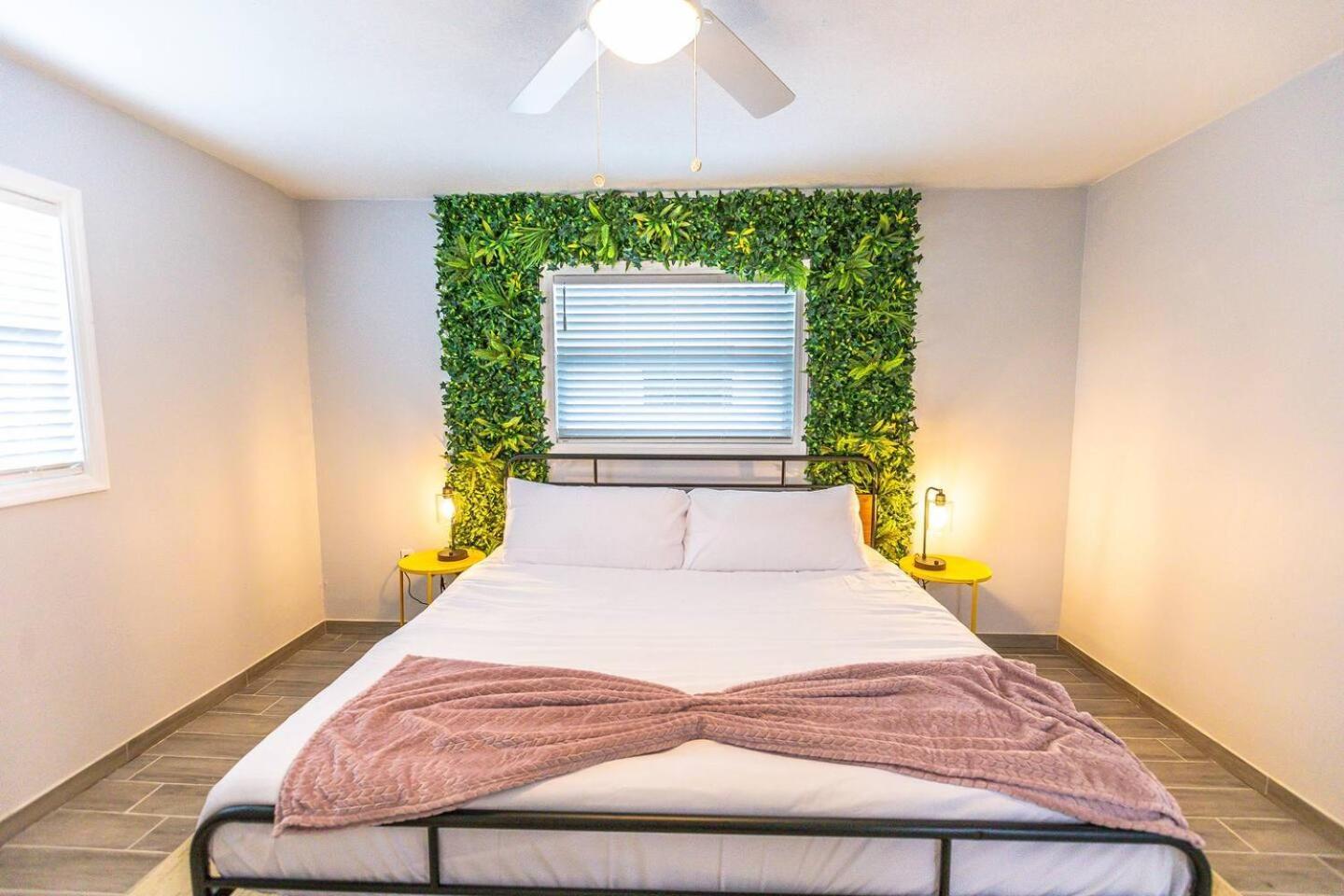 Garden-inspired Stay, Walk To Bay & Downtown Holiday home Sarasota